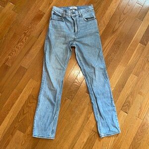 Abercrombie and Fitch size 4 (27) short Curve Love 90s slim straight jeans